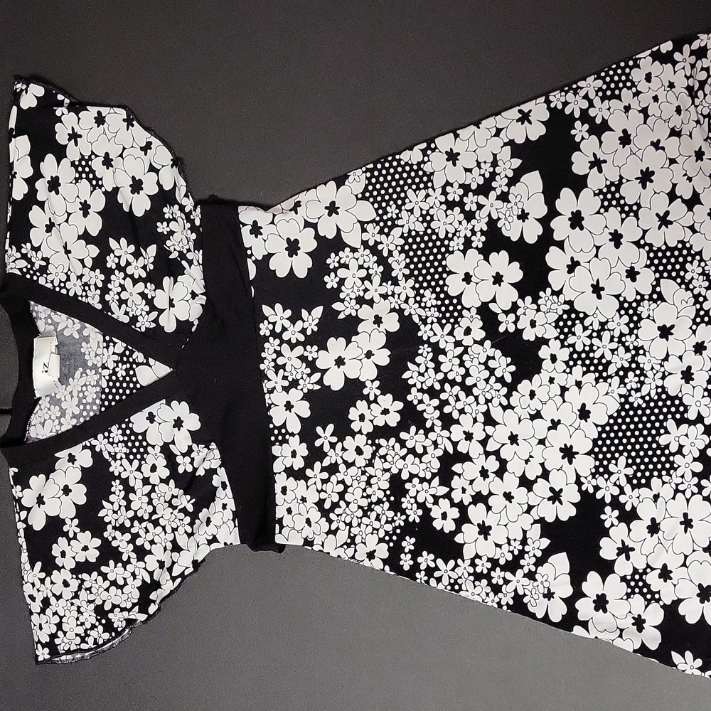IZ Byer Black and White Floral Silky Dress - Picture 1 of 4